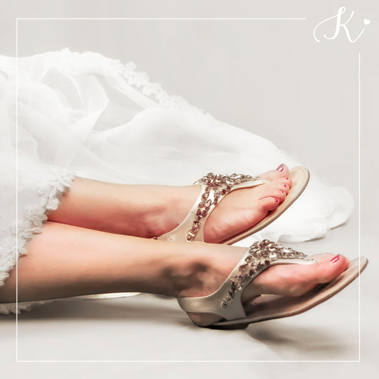 Guía de zapatos para una boda en la playa